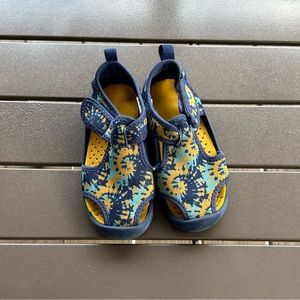 OshKosh Water Shoes Size 11